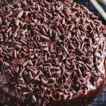 طراحی زیبای کیک شکلاتی: ۶ روش جذاب و خلاقانه از قنادان ما