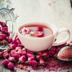 چهار دلیل مهم برای آموزش تهیه چای گل سرخ | روش درست نوشیدن این نوشیدنی طبیعی