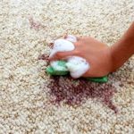 راهکارهای حرفه‌ای برای پاک کردن لکه روغن از فرش و موکت