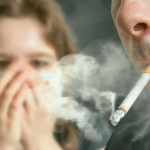 پنج راهکار جادویی برای رفع بوی دود سیگار در فضای آپارتمان‌تان