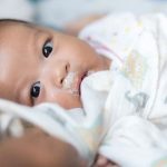 راهنمای کامل درمان استفراغ نوزاد و کودک: همه چیزی که شما باید بدانید!