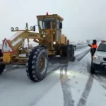 بارش برف و باران در محورهای مواصلاتی ۱۴ استان