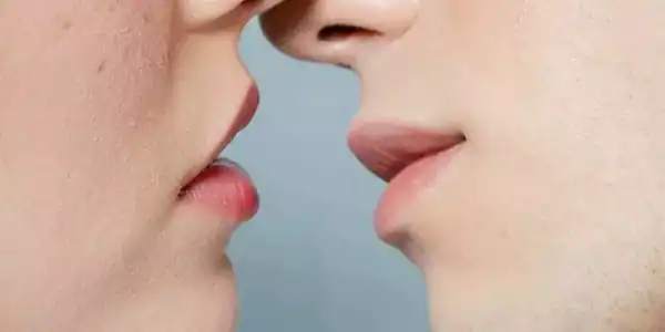 بوسیدن مرده در خواب تعبیرش چیست برای زن متاهل و باردار و دختر مجرد از روانشناسی