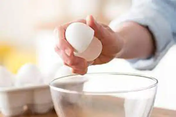 تعبیر خواب شکستن تخمه مرغ برای زن متاهل و باردار و دختر مجرد از روانشناسی