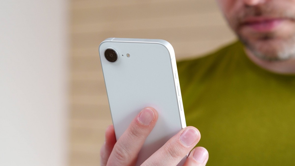 فروش گوشی iPhone 16e فراتر از انتظار بود