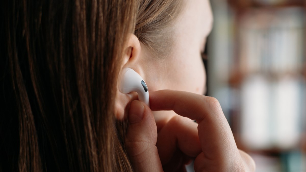 آیفون در iOS 19 ممکن است ویژگی ترجمه زنده را برای ایرپادها اضافه کند