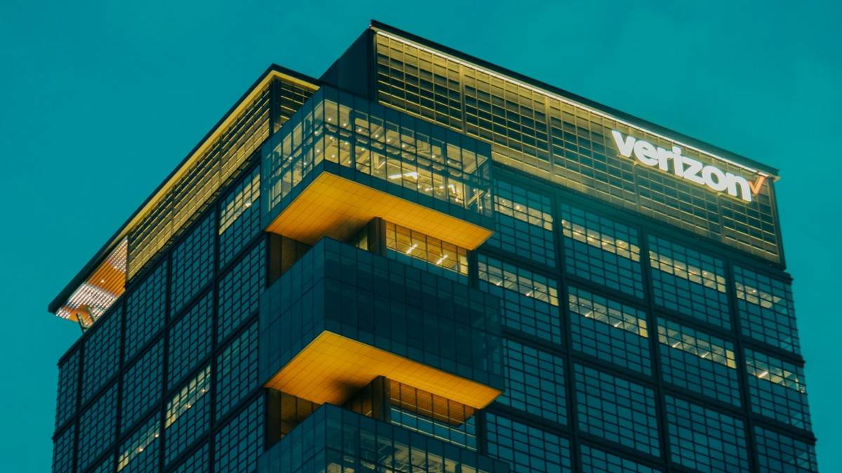 شرکت Verizon سرویس پیام‌رسانی ماهواره‌ای غیراضطراری را راه‌اندازی کرد