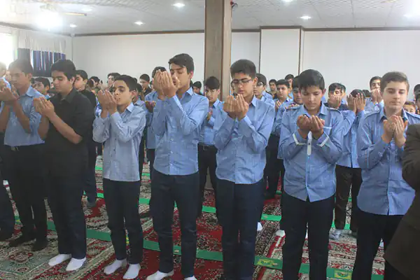 تعبیر خواب نماز خواندن در نمازخانه برای زن متاهل و باردار و دختر مجرد از روانشناسی