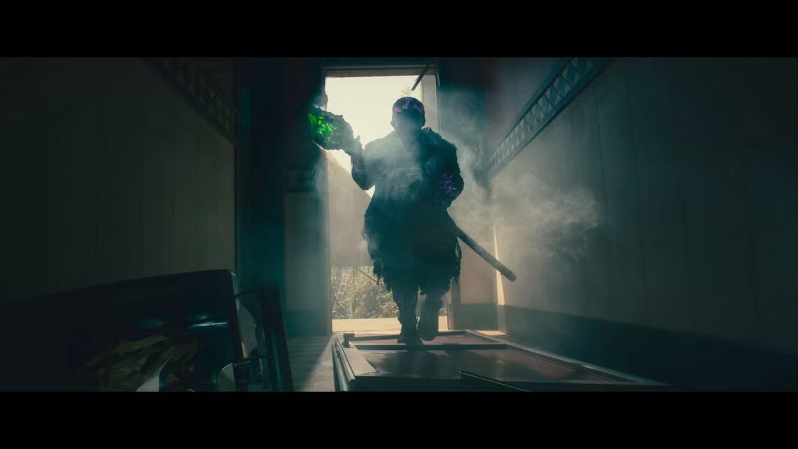 تصاویر جدید فیلم The Toxic Avenger ظاهر متفاوت پیتر دینکلیج را نشان می‌دهد