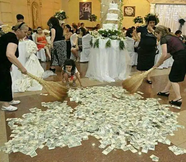 تعبیر خواب شاباش ریختن برای زن متاهل و باردار و دختر مجرد از روانشناسی