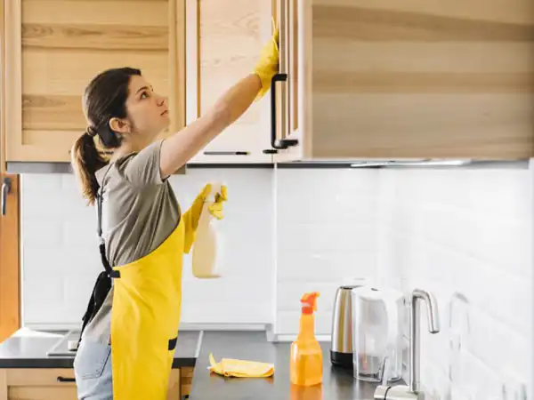 تعبیر خواب شستن کابینت برای زن متاهل و باردار و دختر مجرد از روانشناسی