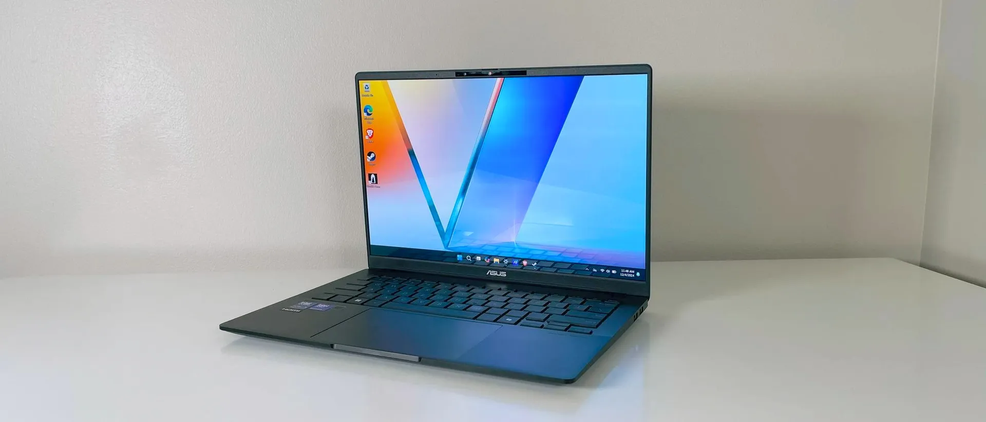 بررسی Asus Vivobook S14 (Q423): یک قهرمان غیرمنتظره با پاشنه آشیل!