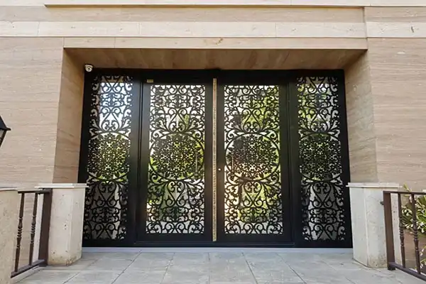 تعبیر خواب شستن درب خانه برای زن متاهل و باردار و دختر مجرد از روانشناسی