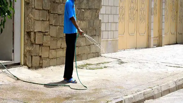 تعبیر خواب آب پاشی کوچه با شلنگ برای زن متاهل و باردار و دختر مجرد از روانشناسی