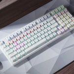 کیبورد مکانیکی ارزان‌قیمت لنوو با نورپردازی RGB و کلیدهای قابل تعویض معرفی شد