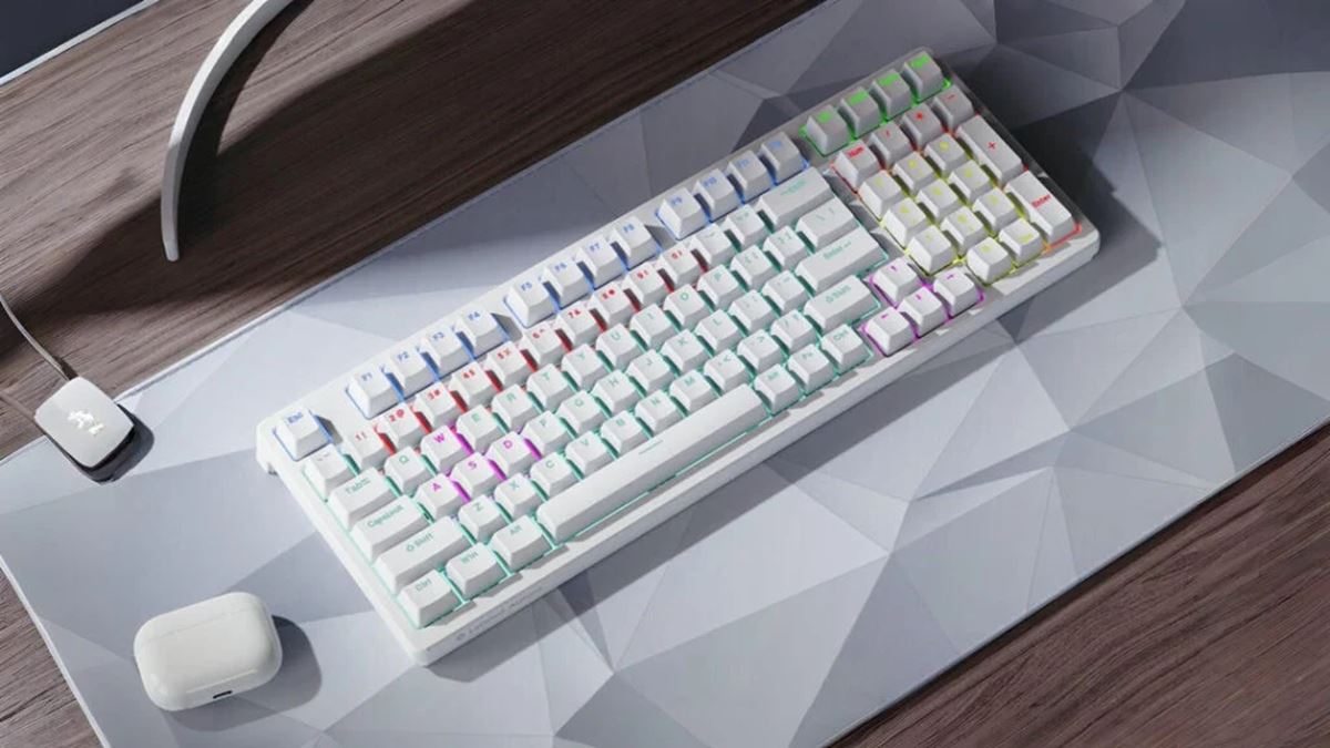 کیبورد مکانیکی ارزان‌قیمت لنوو با نورپردازی RGB و کلیدهای قابل تعویض معرفی شد