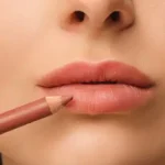 تعبیر خواب آرایش لب برای زن متاهل و باردار و دختر مجرد از روانشناسی