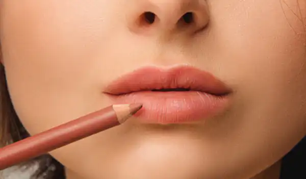 تعبیر خواب آرایش لب برای زن متاهل و باردار و دختر مجرد از روانشناسی