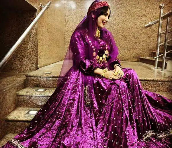 تعبیر خواب لباس محلی بنفش برای زن متاهل و باردار و دختر مجرد از روانشناسی