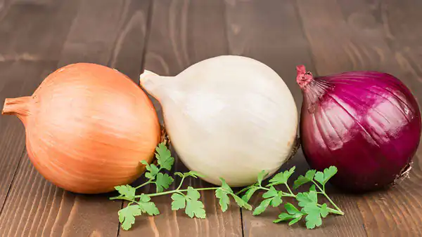 تعبیر خواب پیاز سفید و قرمز برای زن متاهل و باردار و دختر مجرد از روانشناسی