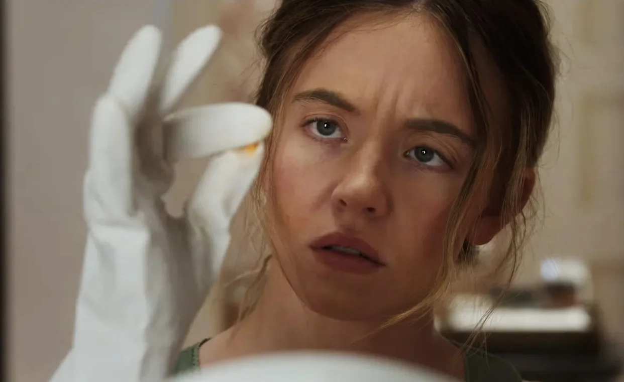 تریلر فیلم The Housemaid هنرنمایی سیدنی سوئینی در نقش یک خدمتکار را نشان می‌دهد