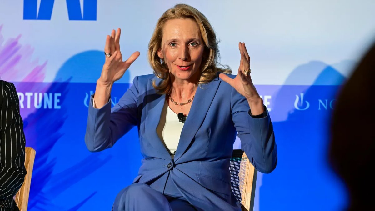 مدیرعامل لاجیتک از احتمال حضور هوش مصنوعی در هیئت‌مدیره سخن گفت