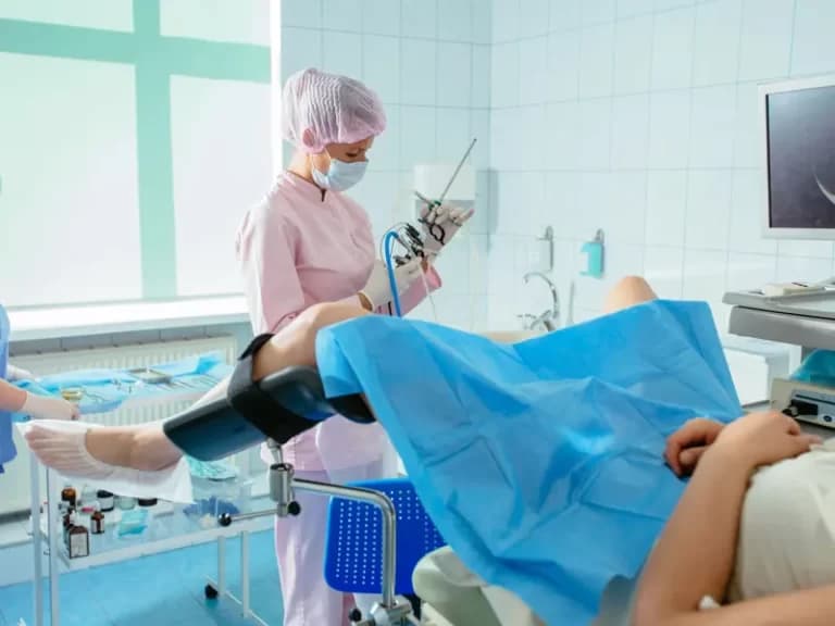 پایان نگرانی‌ های رحمی با روش مدرن هیستروسکوپی در کرج