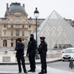 موزه لوور پس از یک سرقت بزرگ تعطیل شد