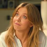 سیدنی سوئینی در بازسازی اثری طنزآمیز از James Bond بازی میکند