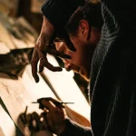 تریلر فیلم The Thing with Feathers منتشر شد | بندیکت کامبربچ با موجودی ترسناک و غم دست‌وپنجه نرم می‌کند