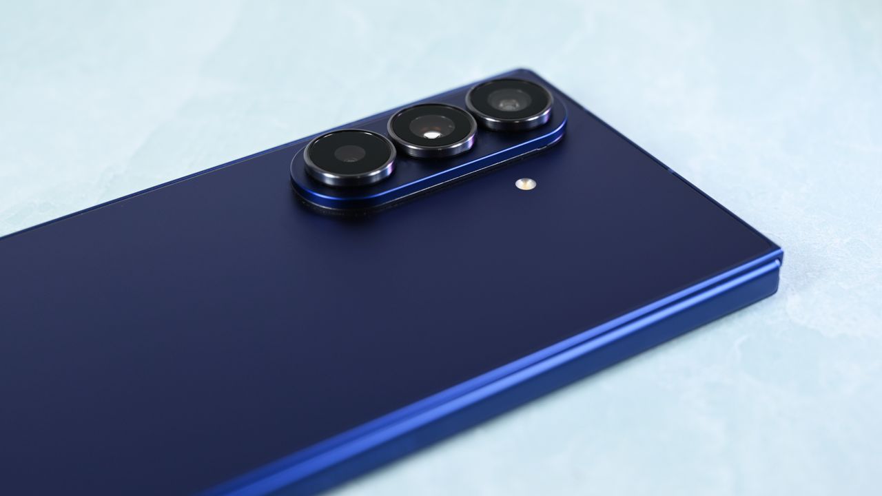 وب‌کم لپ‌تاپ را کنار بگذارید: گوشی اندرویدی خود را به دوربین ویندوز ۱۱ تبدیل کنید