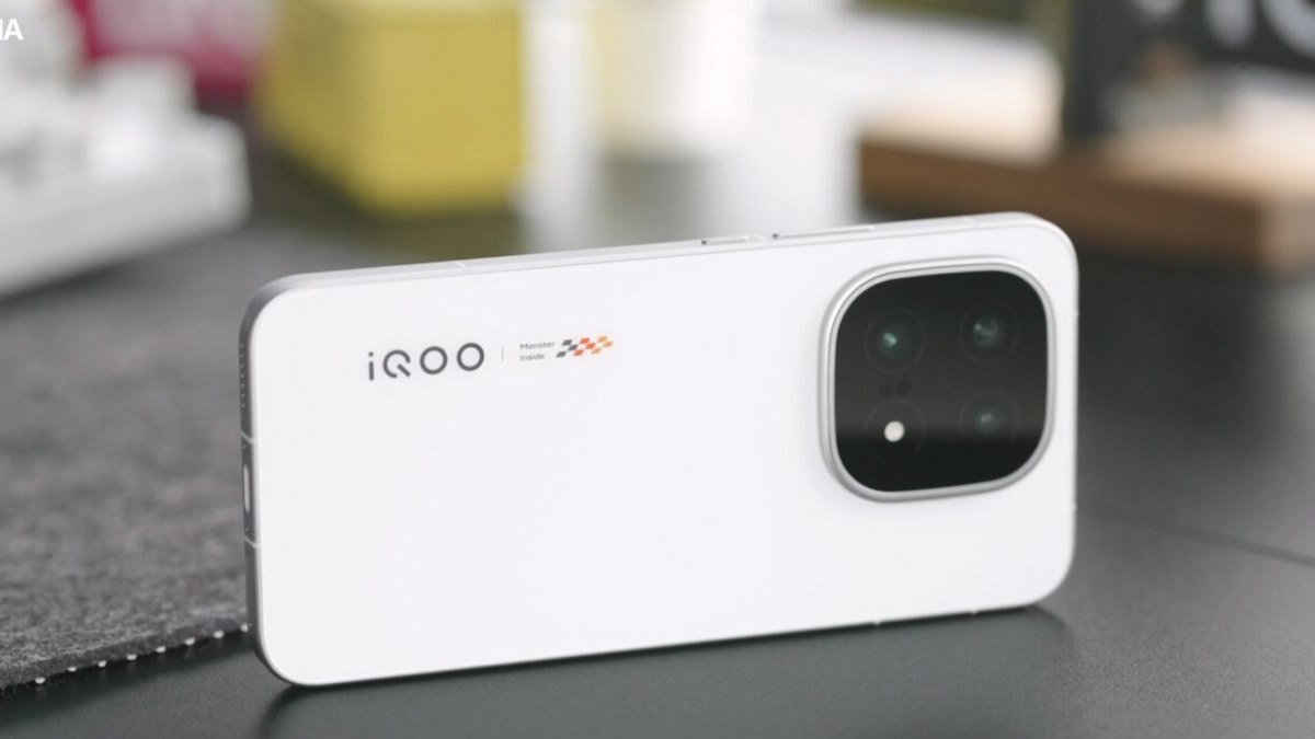 بررسی کامل آیکیو ۱۵ ؛ گوشی بی‌ادعا که در همه چیز عالی عمل می‌کند