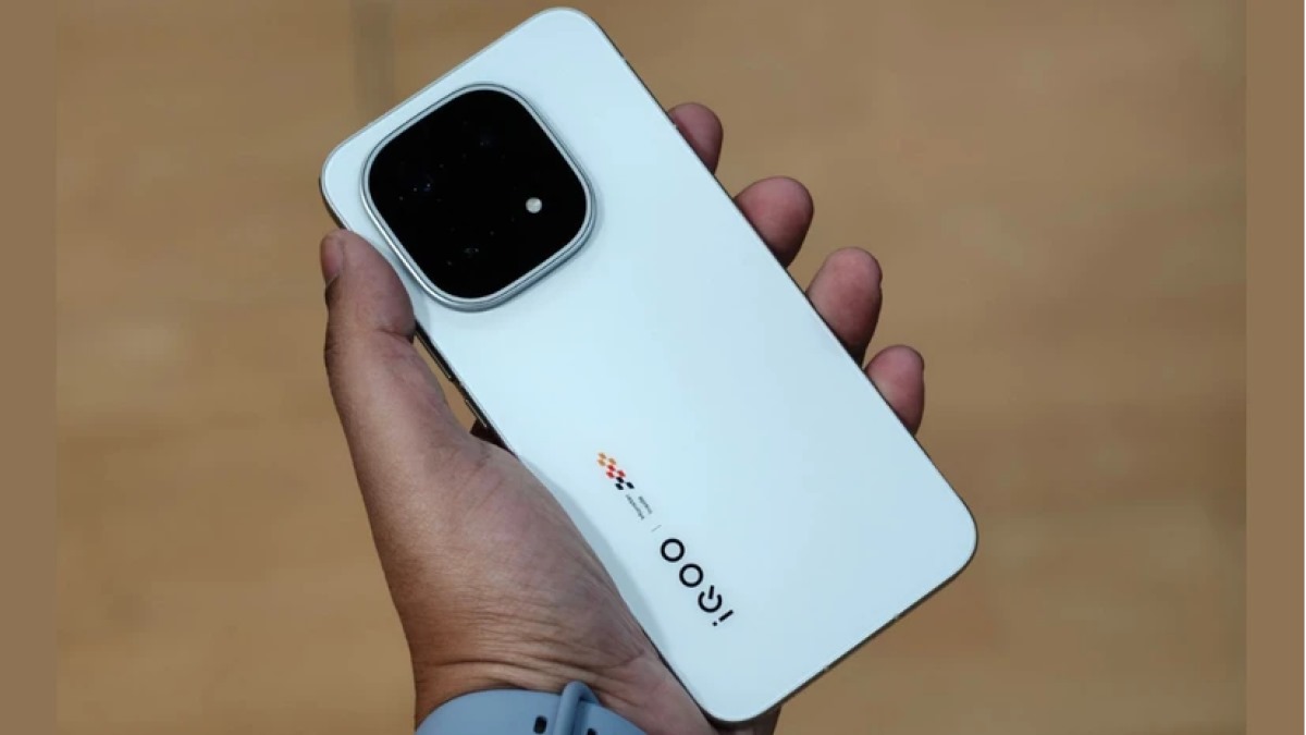 اولین به‌روزرسانی نرم‌افزاری جهانی برای آیکیو ۱۵ منتشر شد