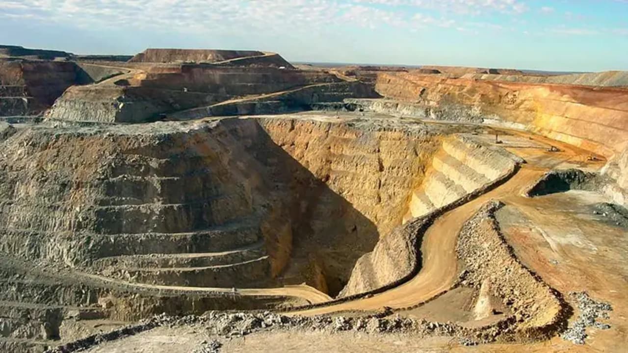 کشف ذخیره طلای ۱۰۰۰ تنی در رشته‌کوه‌های کونلون چین