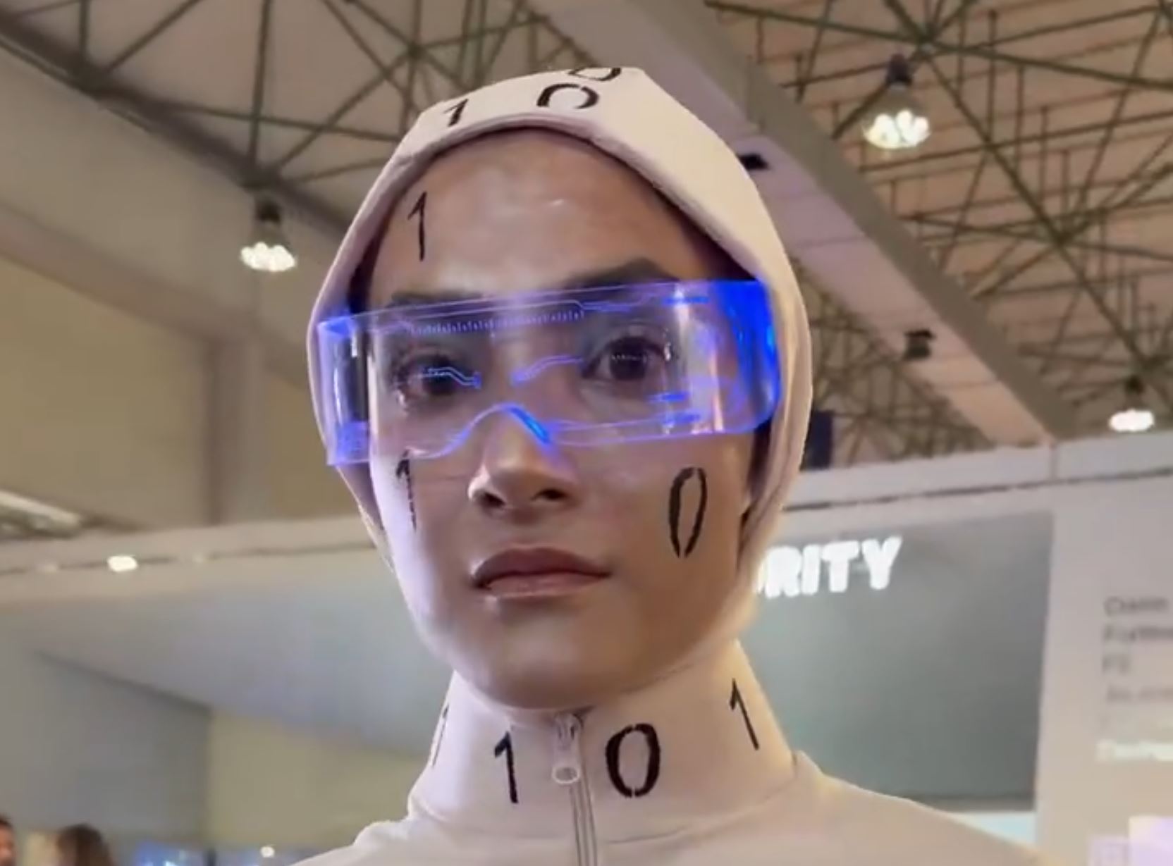 آبروریزی در نمایشگاه فناوری کیش اینوکس؛ انسان را به جای ربات معرفی کردند