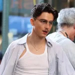 پوستر جدید فیلم Marty Supreme با بازی تیموتی شالامی منتشر شد