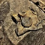 باستانشناسان یک آویز نادر را در زیر یک معبد کشف کردند