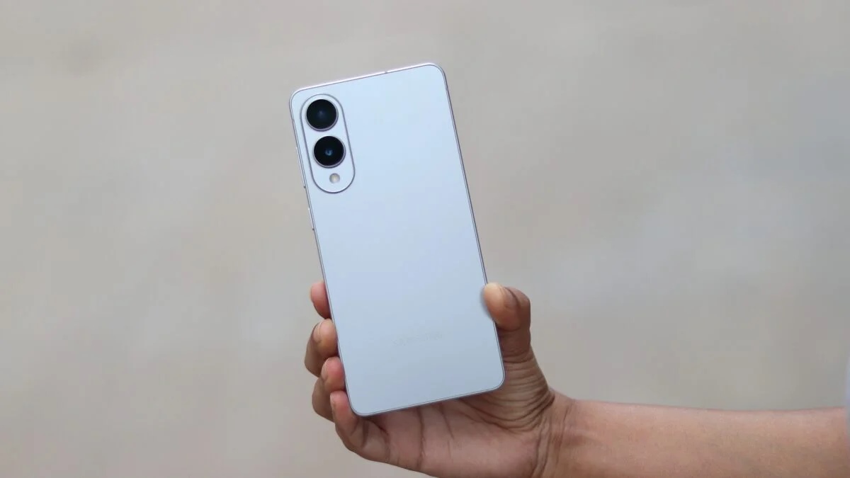 گوشی‌های سامسونگ ممکن است به شما برنامه‌هایی را که موقعیت مکانی شما را ردیابی می‌کنند، نشان دهد