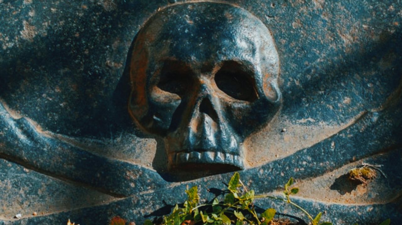 کشف قبر ضد زامبی در آلمان؛ افسانه یا واقعیت تاریخی؟