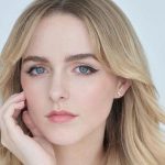 مکینا گریس احتمالاً نقش راپانزل را در لایو اکشن Tangled بازی میکند