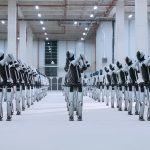 تماشا کنید: رژه ارتش ربات‌های انسان‌نمای چینی جنجال به پا کرد