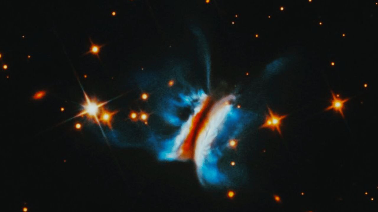 کشف بزرگ‌ترین دیسک سیاره‌ای با ظاهری شبیه ساندویچ در فضا