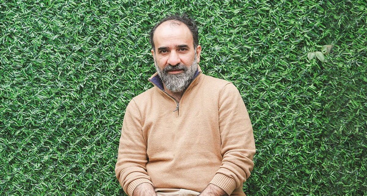 رضا امیرخانی پس از سانحه پروازی در بخش ویژه بستری شد