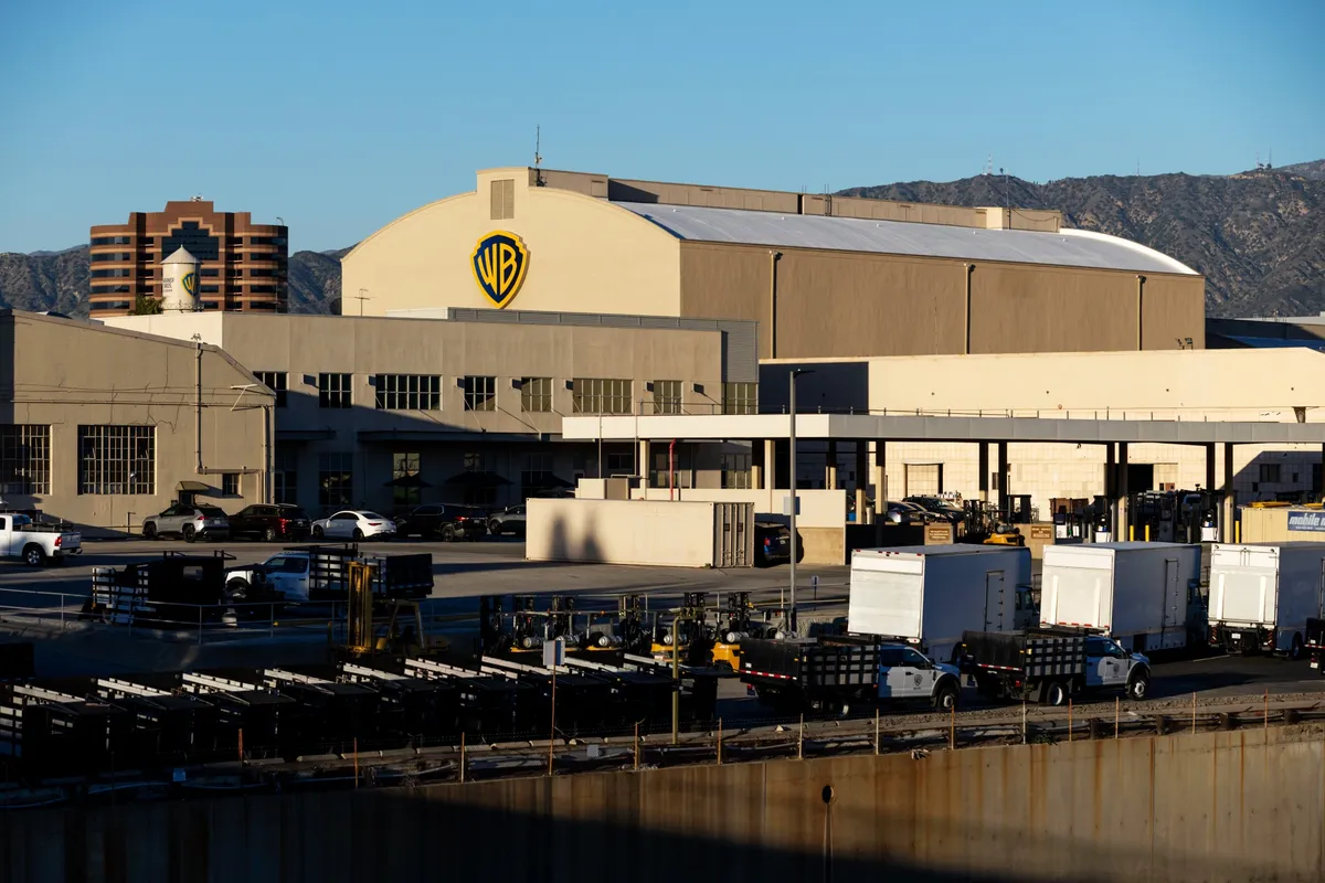 کمپانی برادران وارنر قصد دارد پیشنهاد خرید پارامونت را رد کند